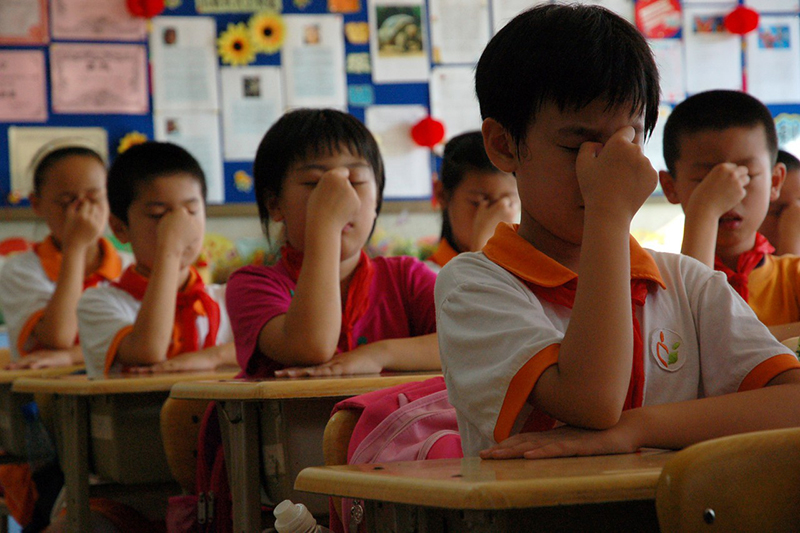 福建：拟榨取小学安排电子作业，，，，预防近视纳入学校、西席审核